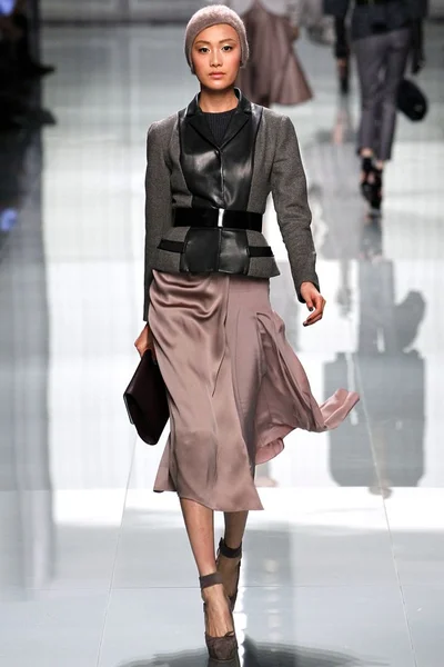 Look 16